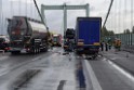 Schwerer LKW VU PKlemm A 4 Rich Olpe auf der Rodenkirchener Bruecke P008